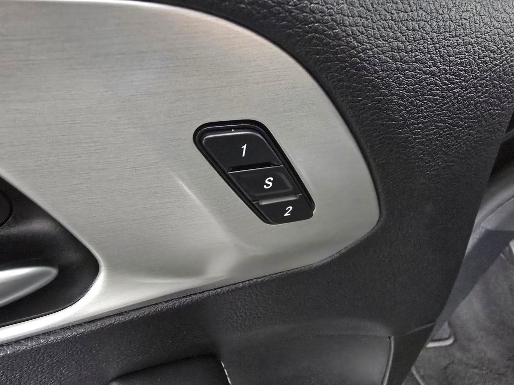 Used 2023 Chrysler Pacifica Limited w/ Uconnect Theater Family Group FWD image 23
