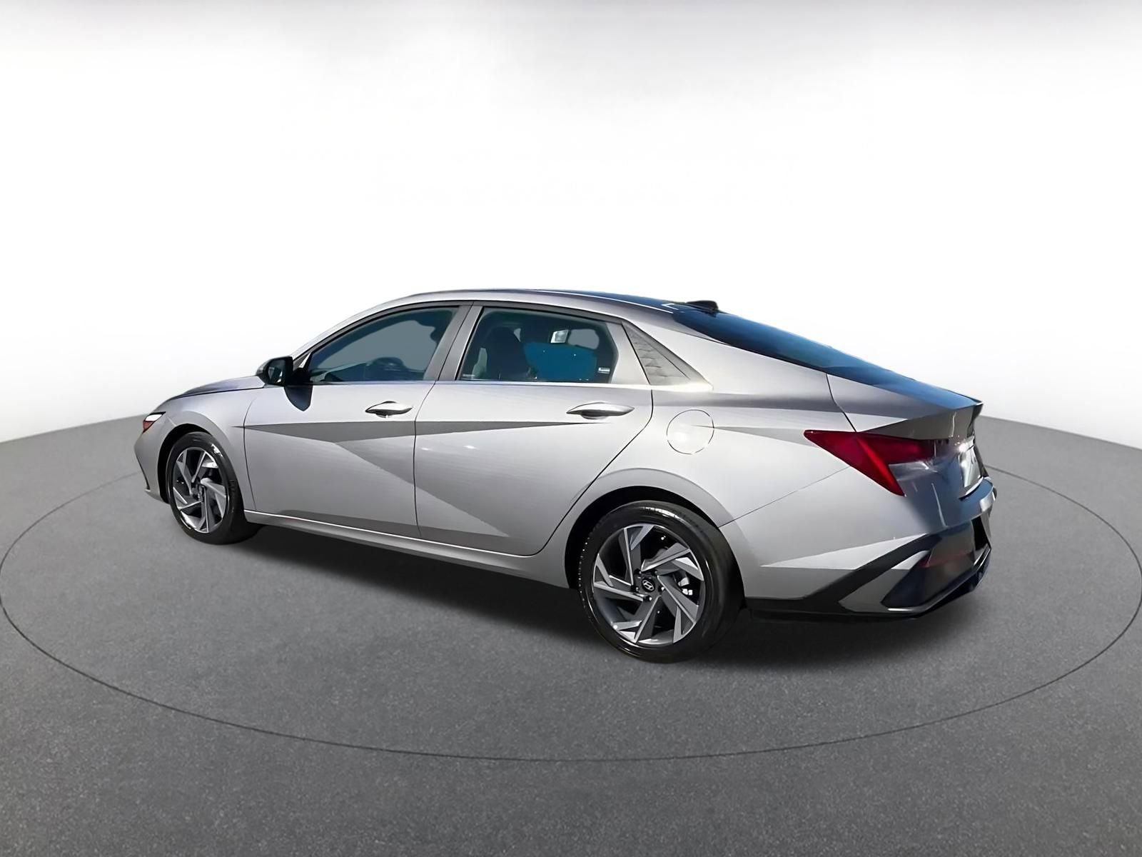 Used 2025 Hyundai Elantra SEL image 10