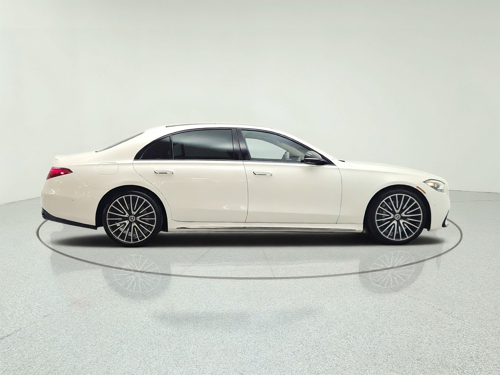 Used 2023 Mercedes-Benz S 580 4MATIC Sedan image 4