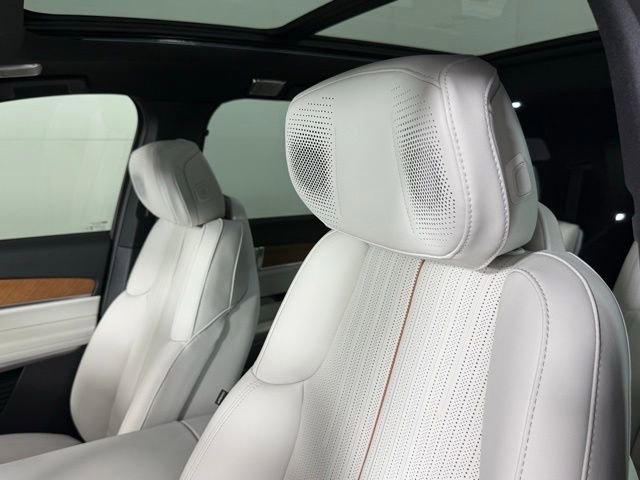 New 2026 Cadillac Vistiq Luxury image 14
