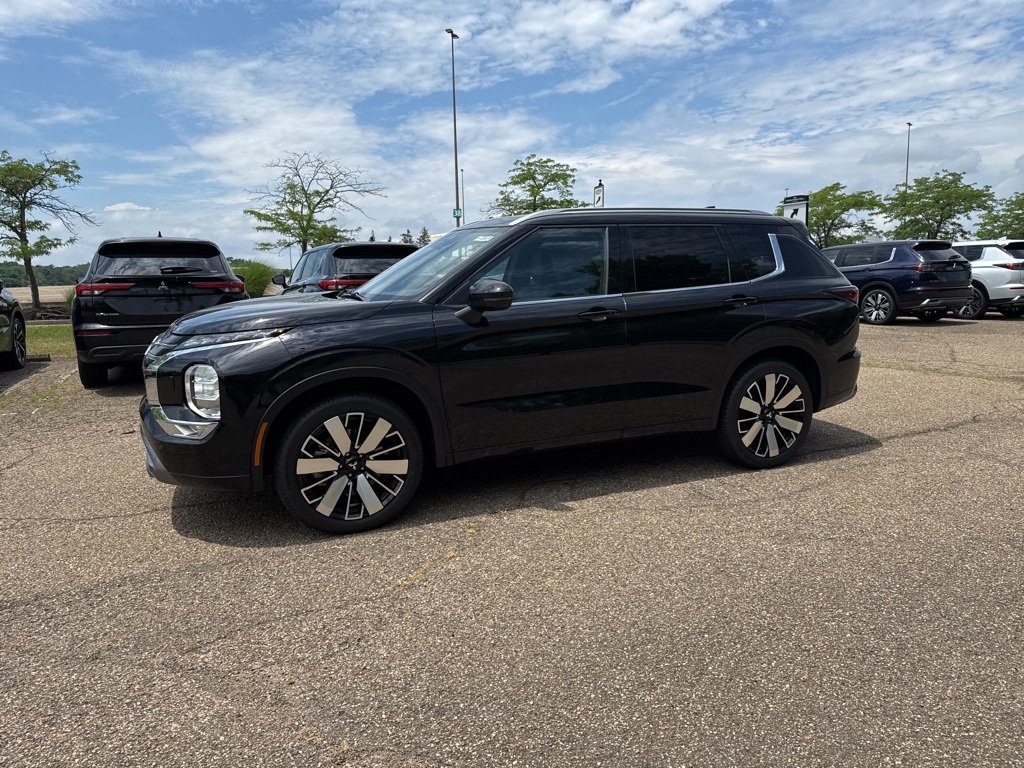 New 2025 Mitsubishi Outlander SEL image 11