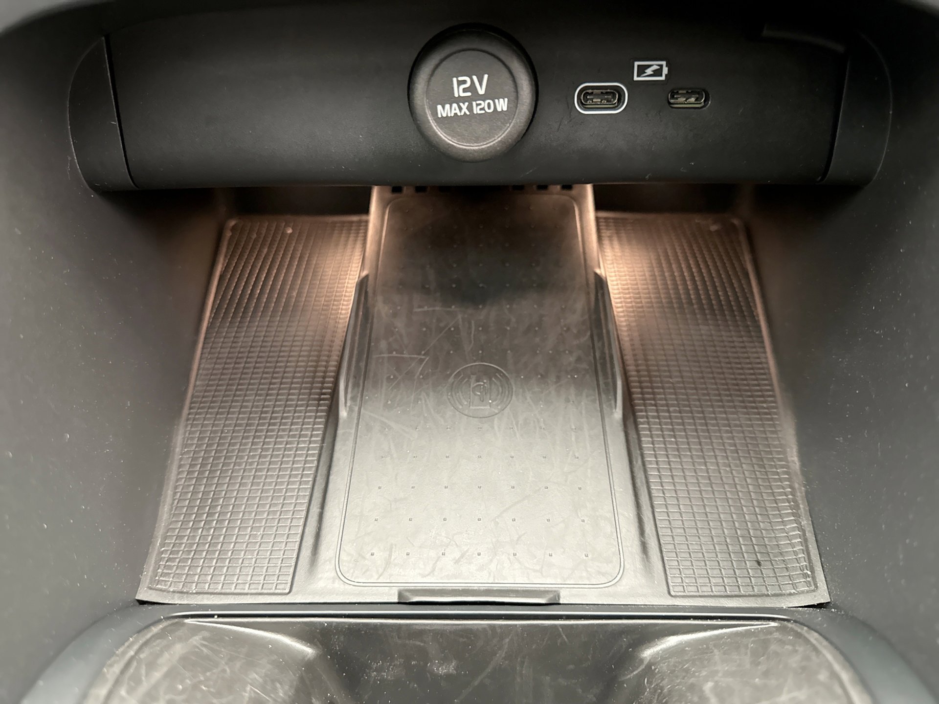 Used 2025 Volvo XC40 B5 Core image 17