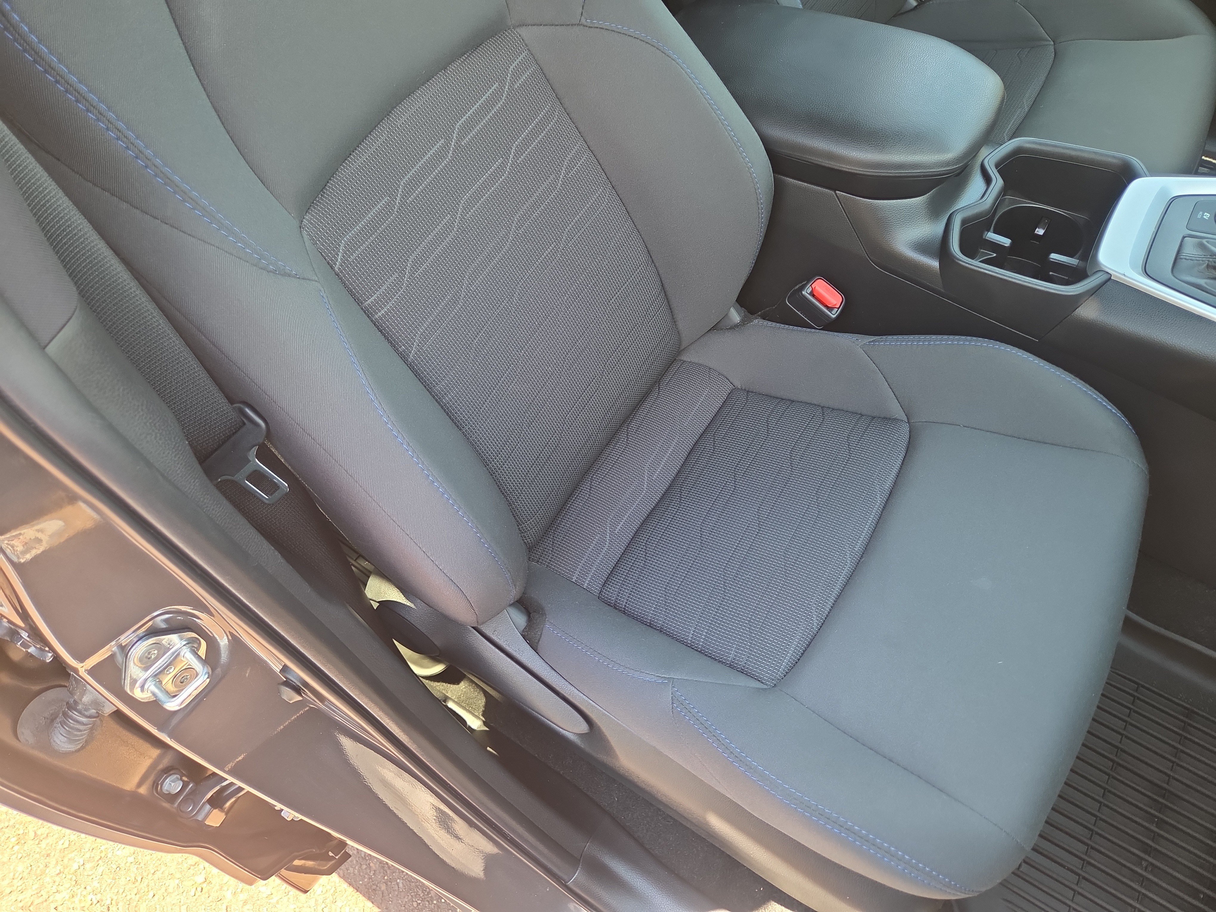 Certified 2022 Toyota RAV4 SE w/ Convenience Package AWD/4WD image 16
