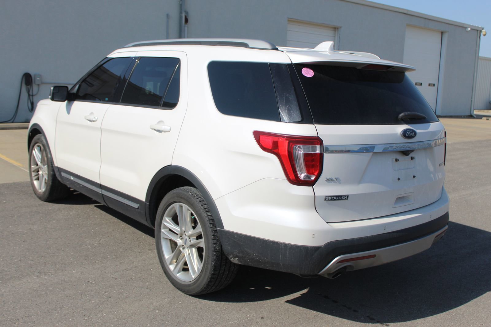 Used 2016 Ford Explorer XLT w/ Equipment Group 202A FWD image 4