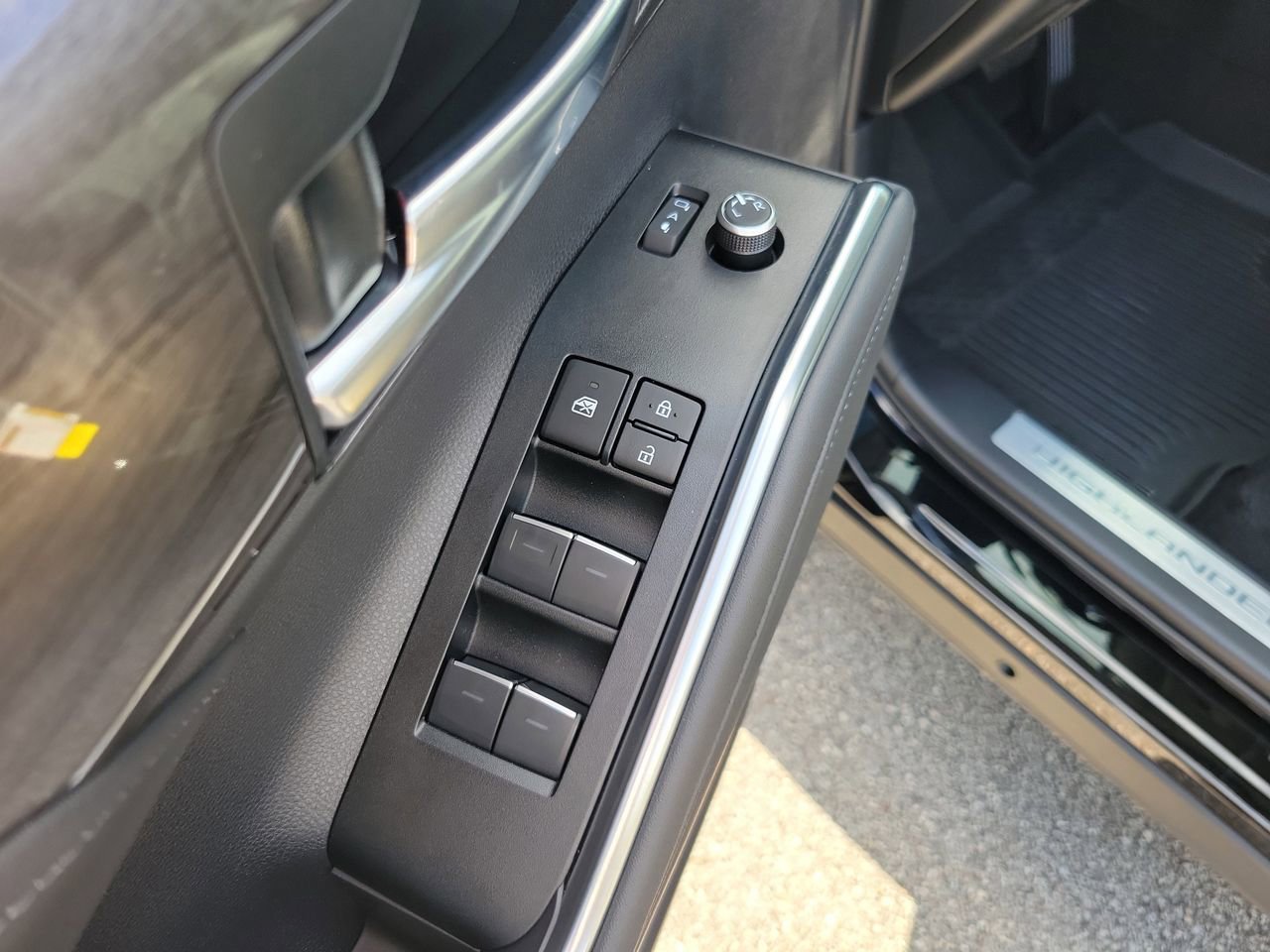 New 2026 Toyota Highlander Limited AWD/4WD image 16