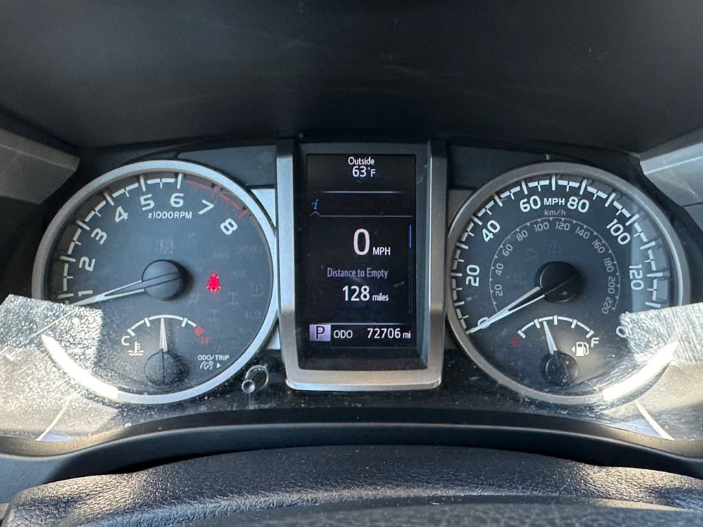 Used 2017 Toyota Tacoma Limited w/ Tow Package AWD/4WD image 18