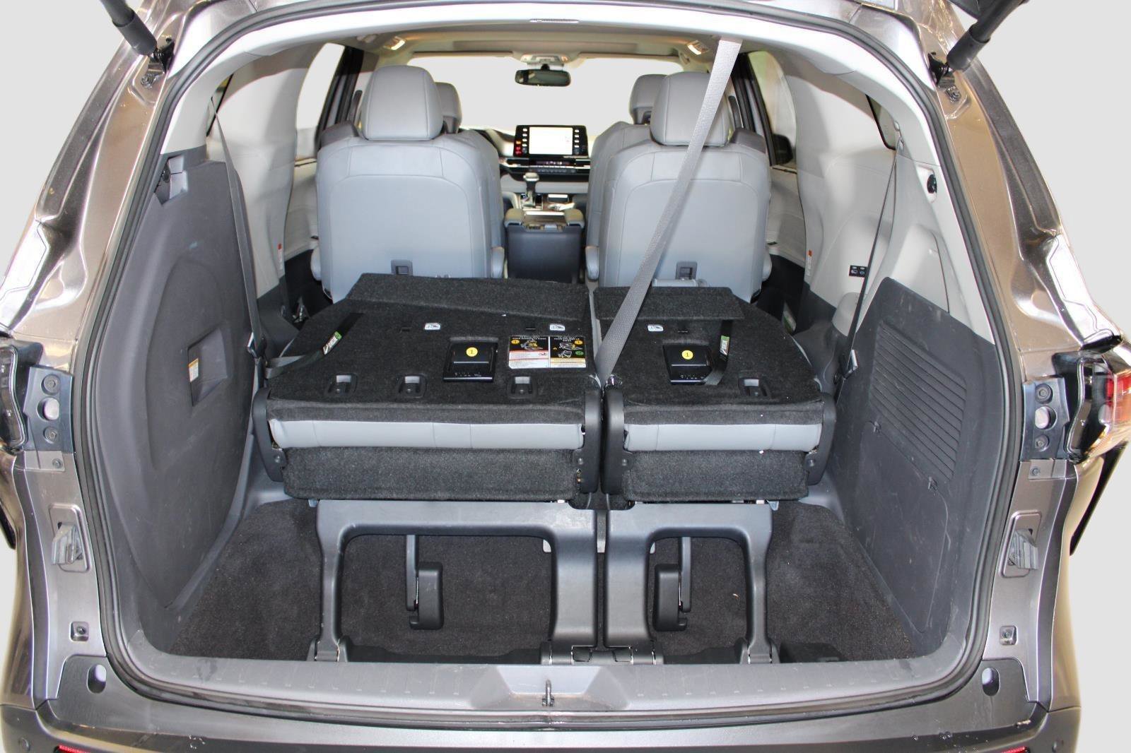 Used 2024 Toyota Sienna XLE AWD/4WD image 29