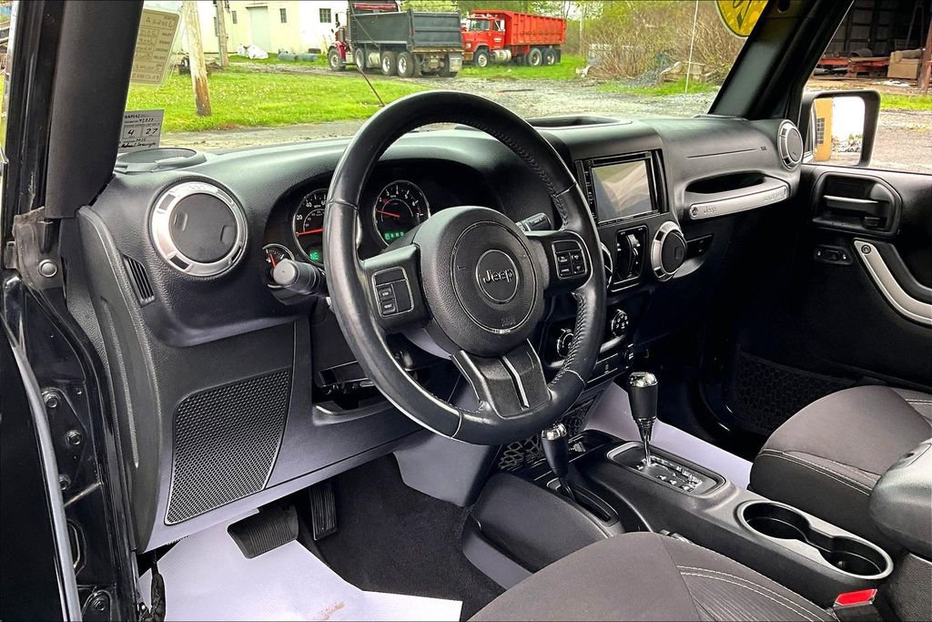 Used 2015 Jeep Wrangler Unlimited Sahara AWD/4WD image 13