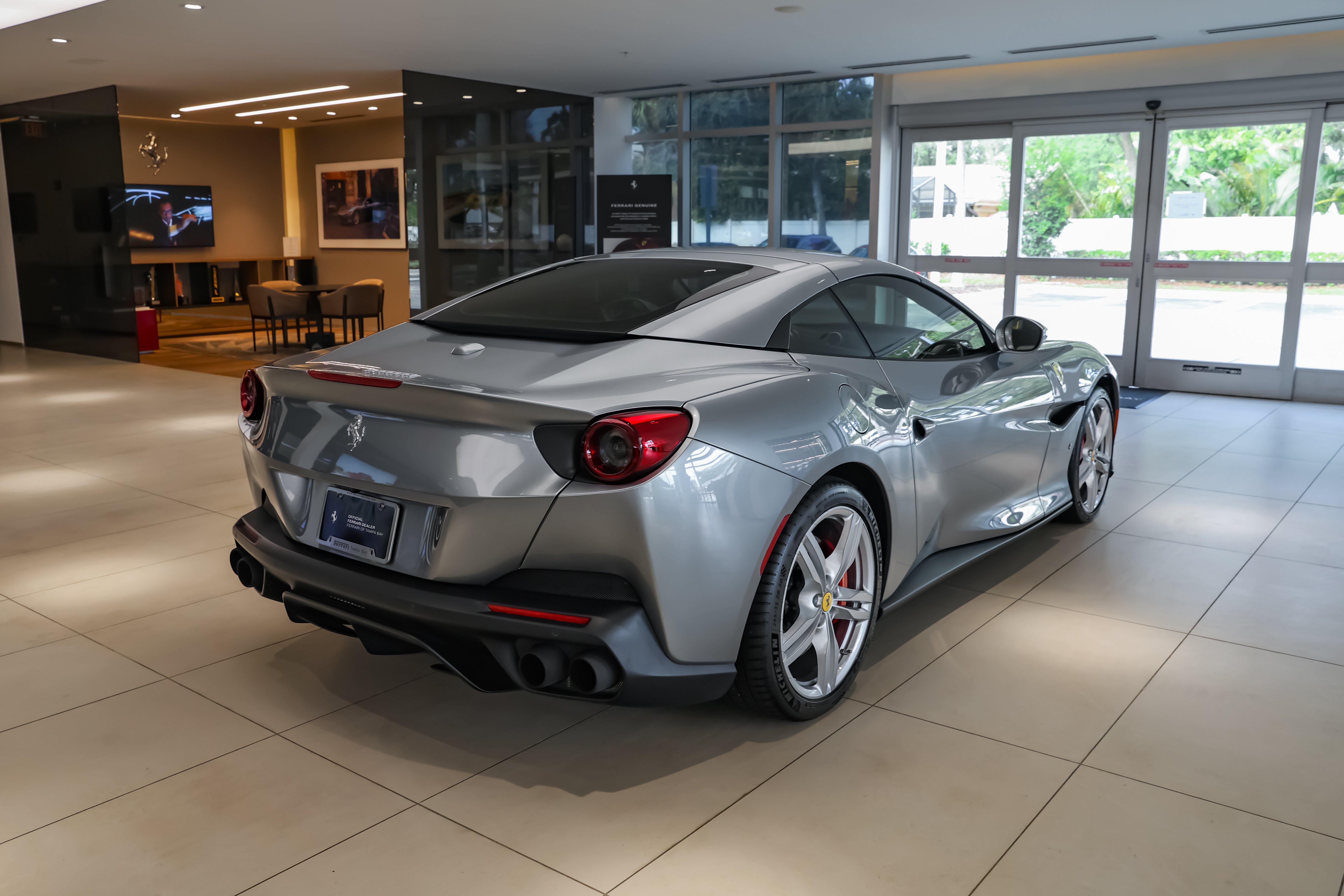 Used 2019 Ferrari Portofino RWD image 16