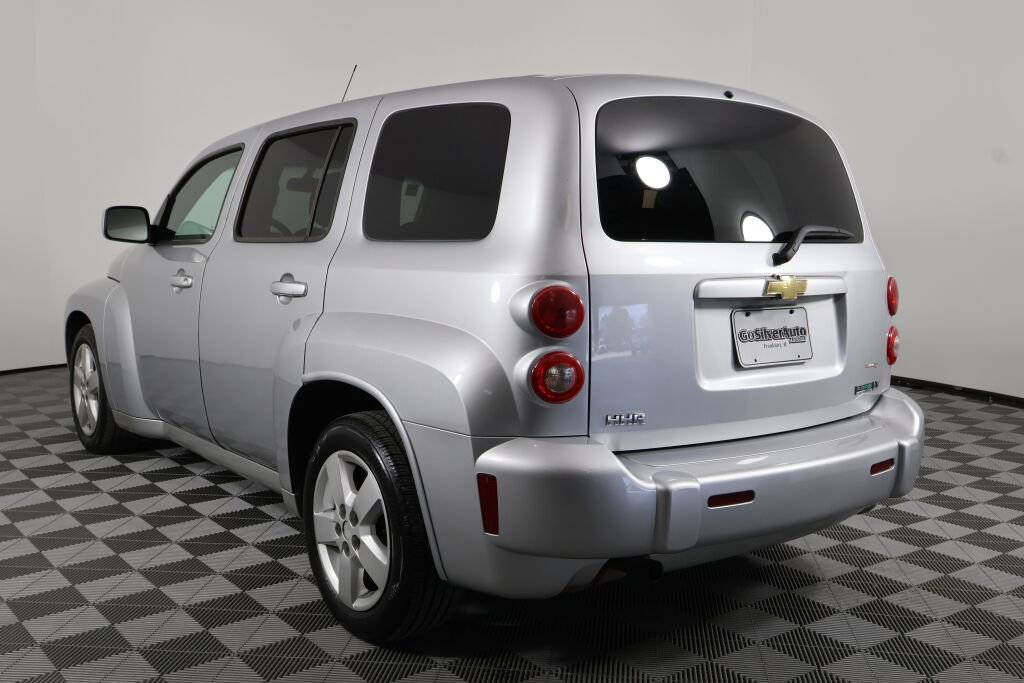 Used 2010 Chevrolet HHR LT image 4