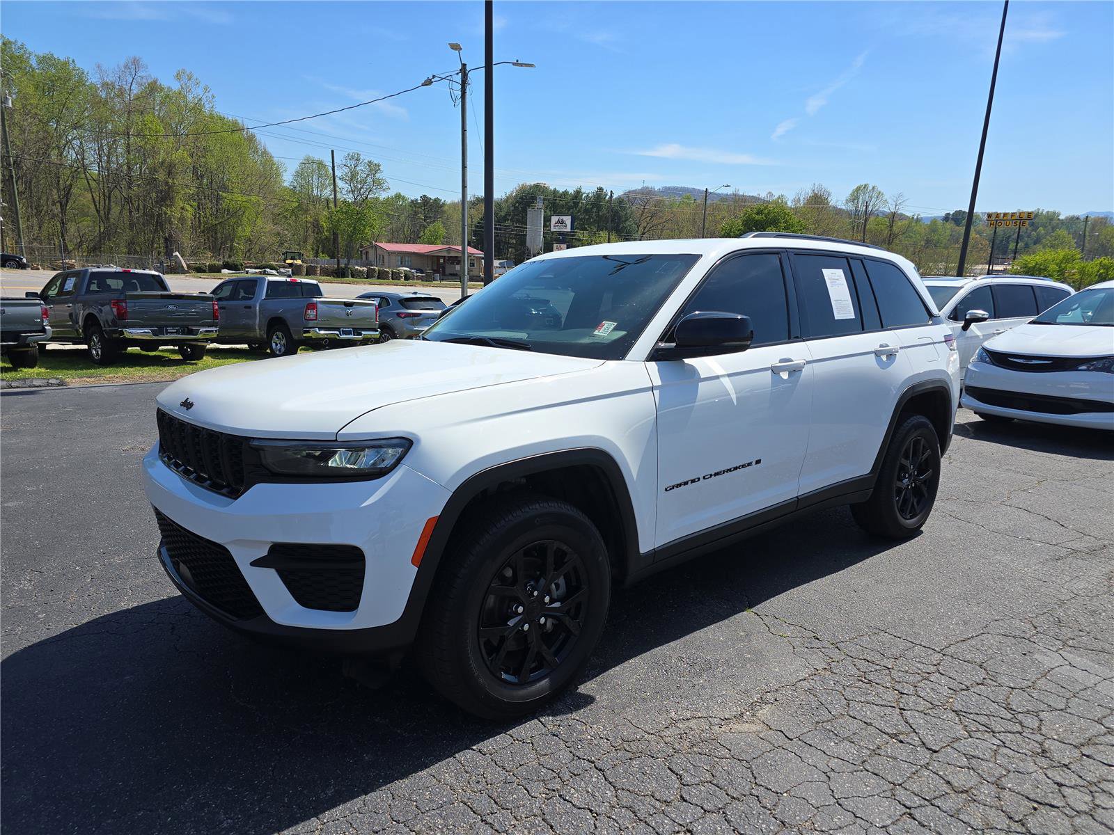 Used 2024 Jeep Grand Cherokee Altitude image 7
