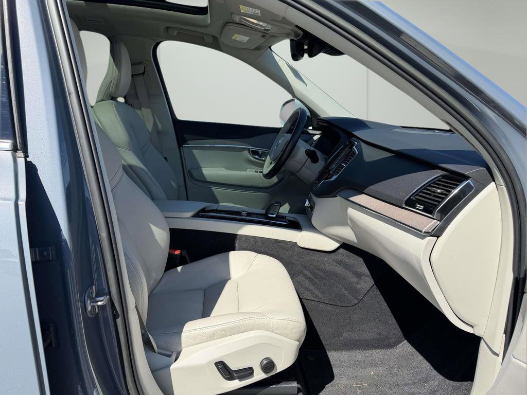 Used 2023 Volvo XC90 B6 Plus AWD/4WD image 11
