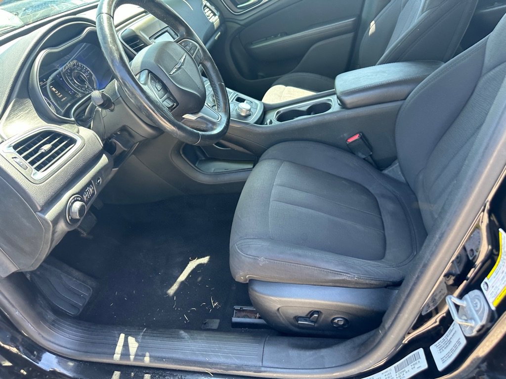 Used 2015 Chrysler 200 Limited w/ Convenience Group image 11