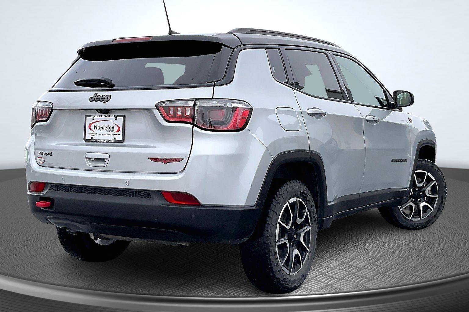 Used 2024 Jeep Compass Trailhawk image 2