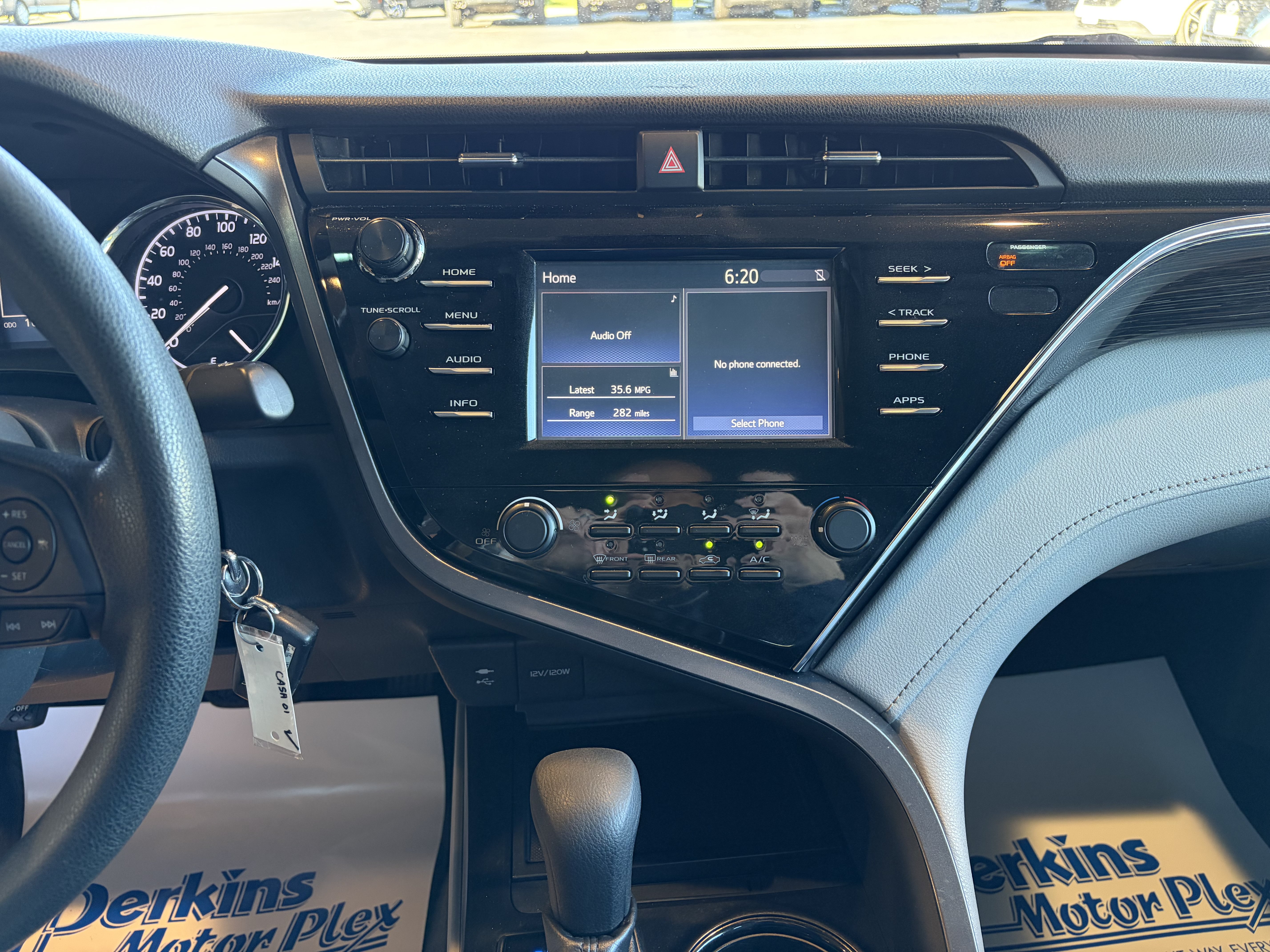 Used 2018 Toyota Camry LE FWD image 17