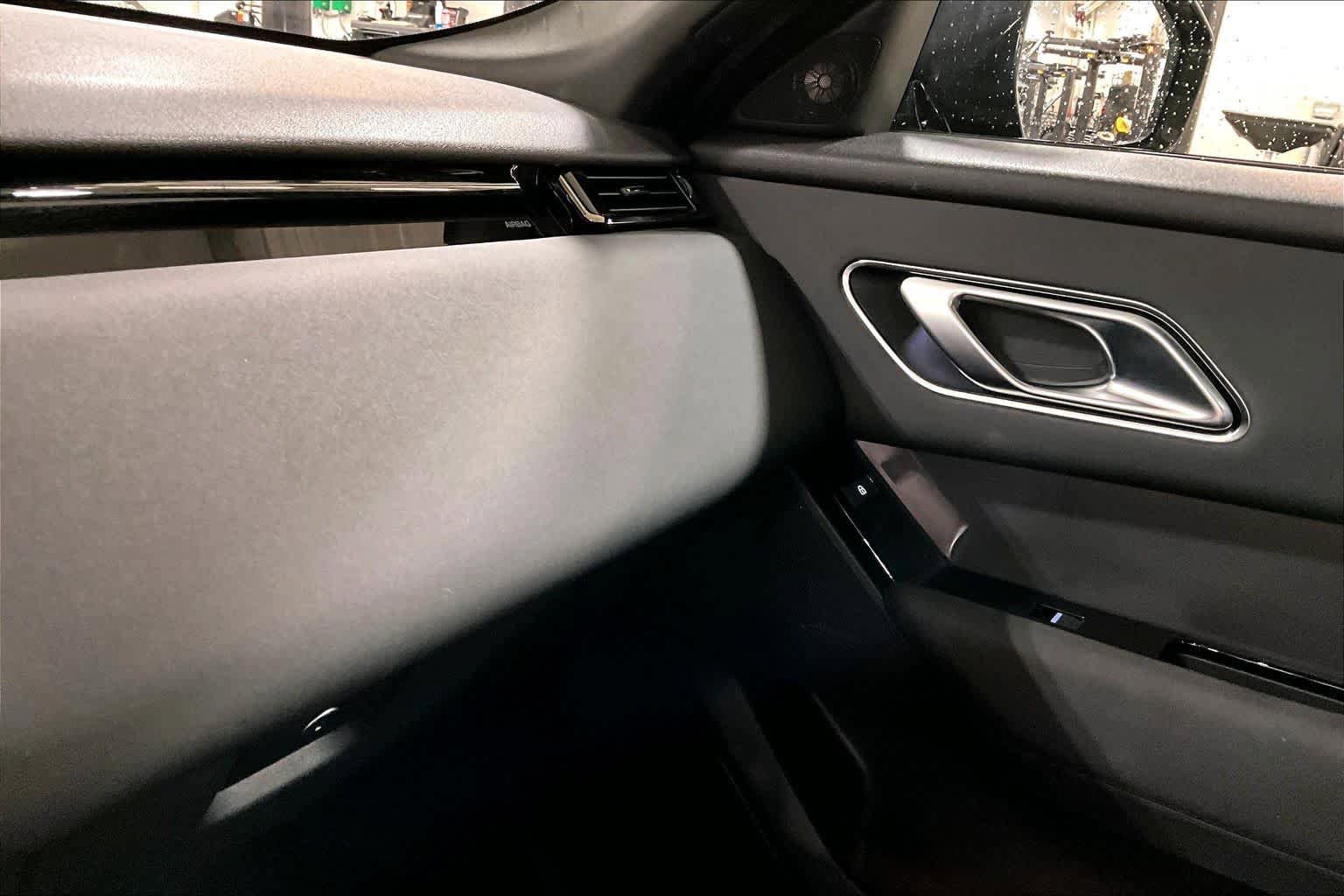 Used 2025 Land Rover Range Rover Velar Dynamic SE image 29