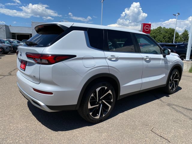 Used 2024 Mitsubishi Outlander SE AWD/4WD image 5