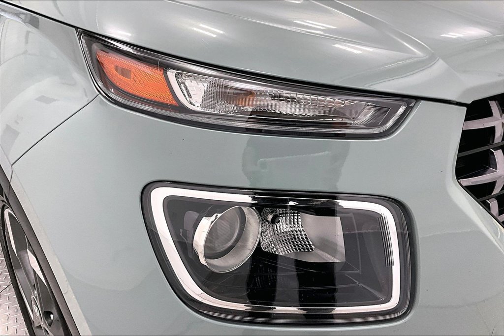 Used 2025 Hyundai Venue SEL FWD image 30