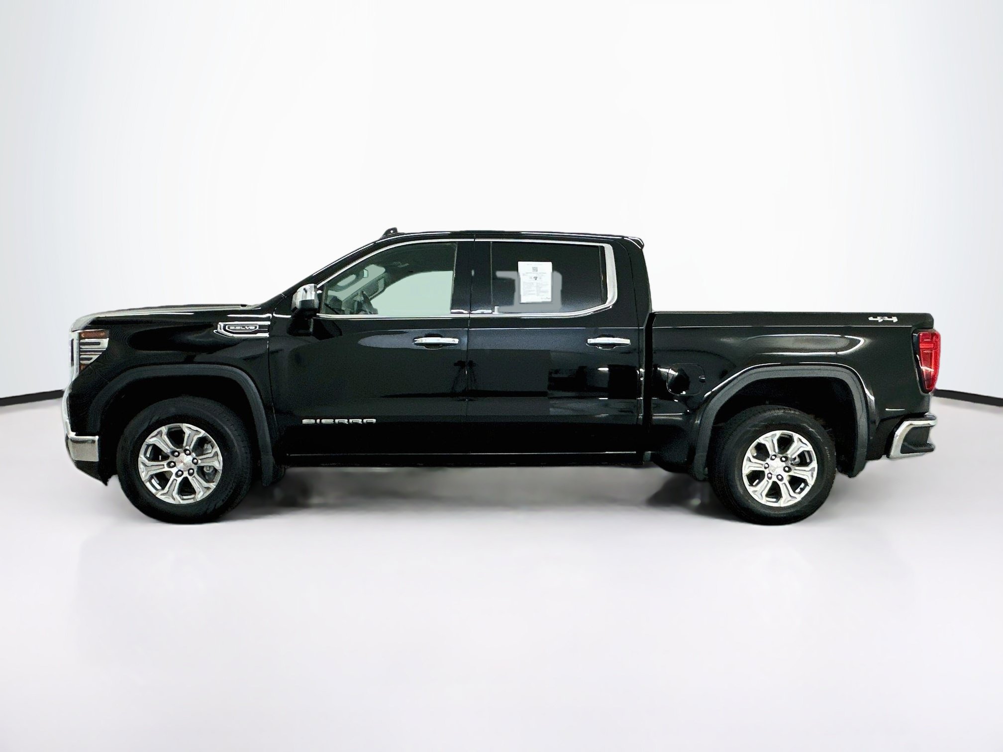 Used 2025 GMC Sierra 1500 SLT AWD/4WD image 4