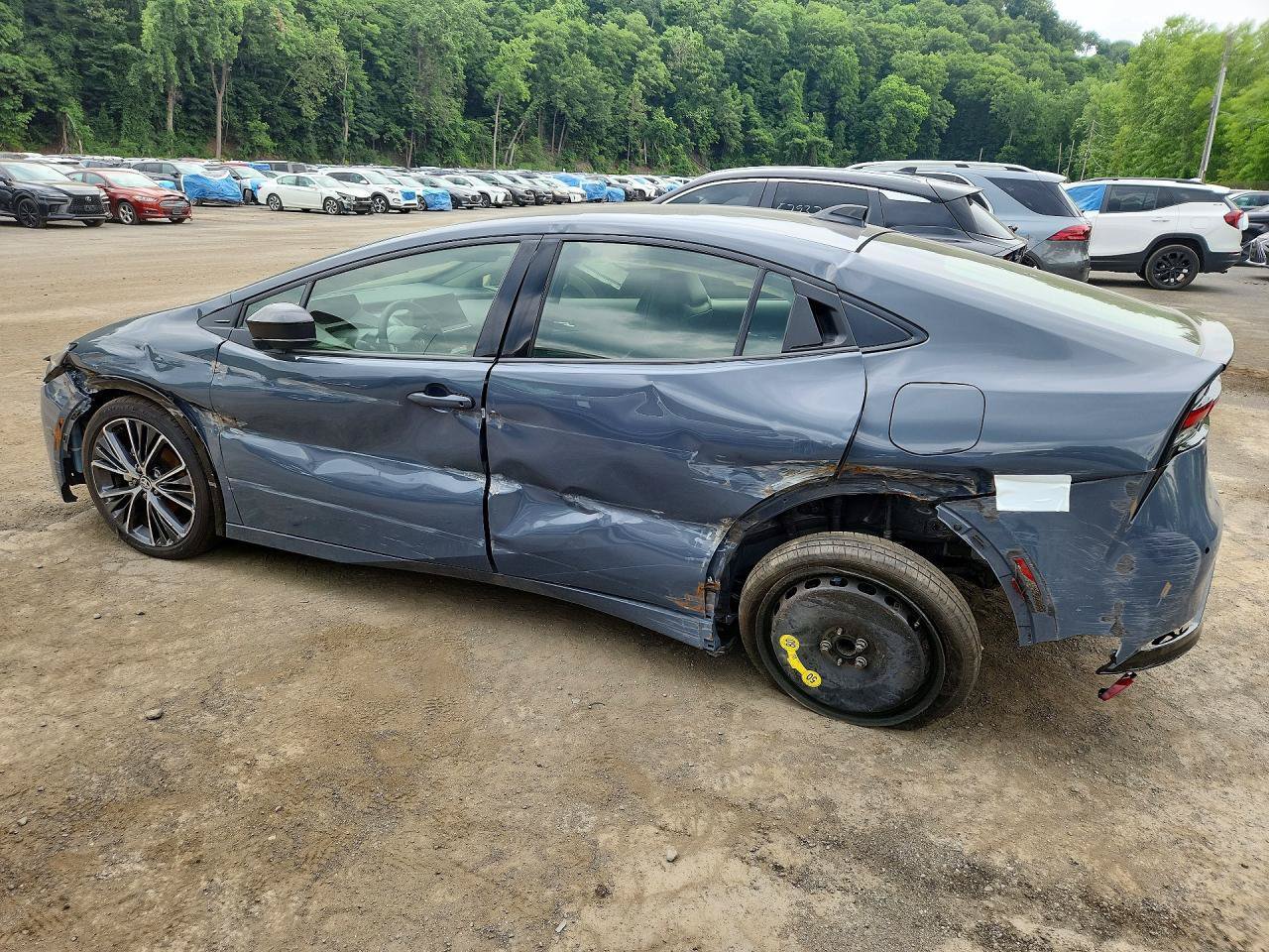 Used 2026 Toyota Prius XLE FWD image 3