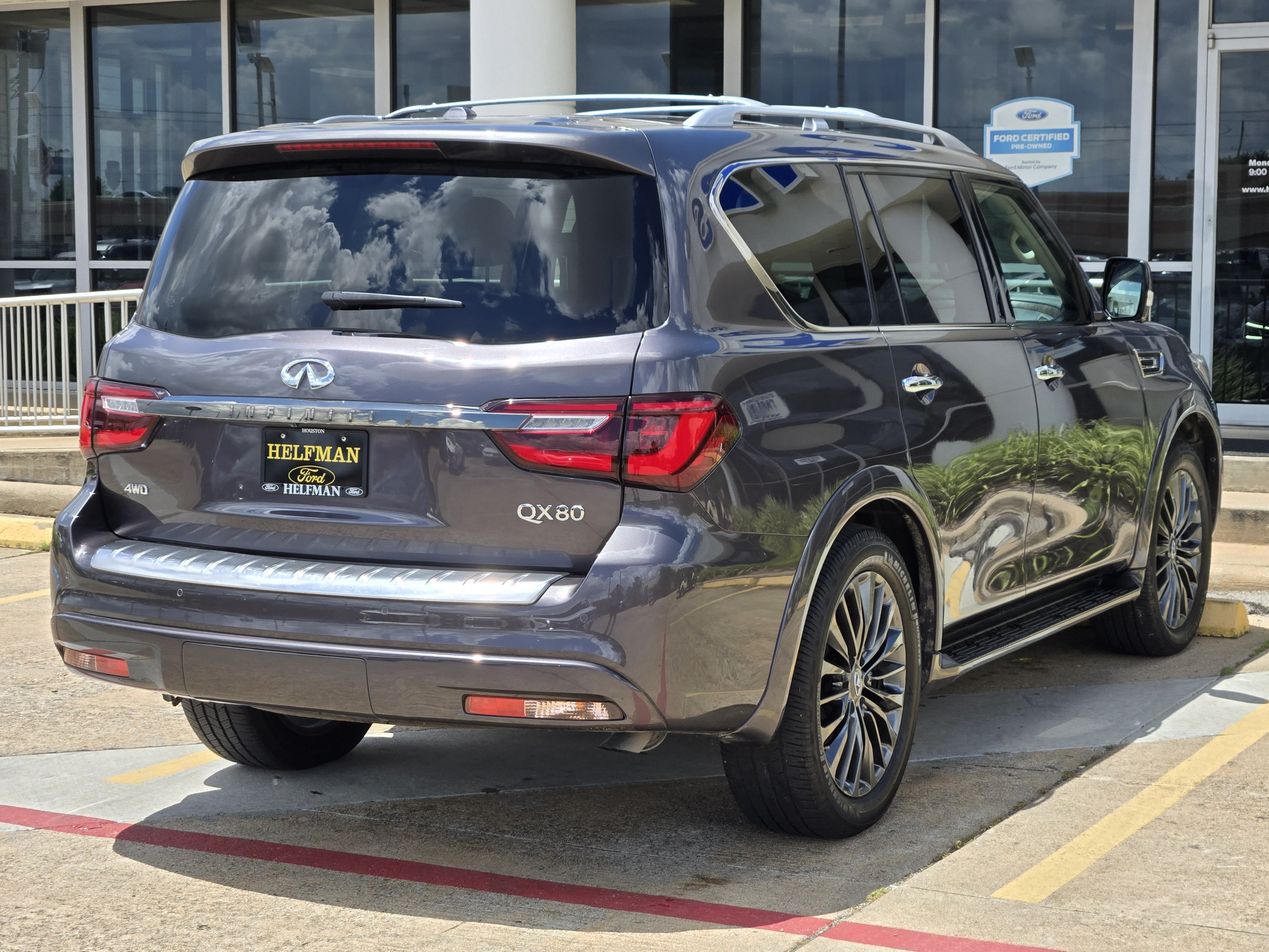 Used 2023 INFINITI QX80 Premium Select w/ Cargo Package AWD/4WD image 4
