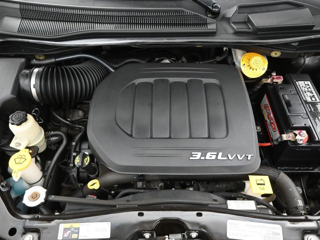 Used 2016 Dodge Grand Caravan SE image 25