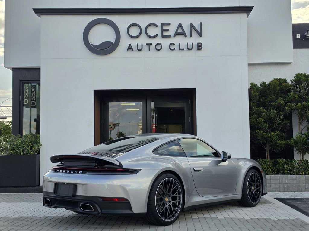 Used 2025 Porsche 911 Carrera RWD image 4