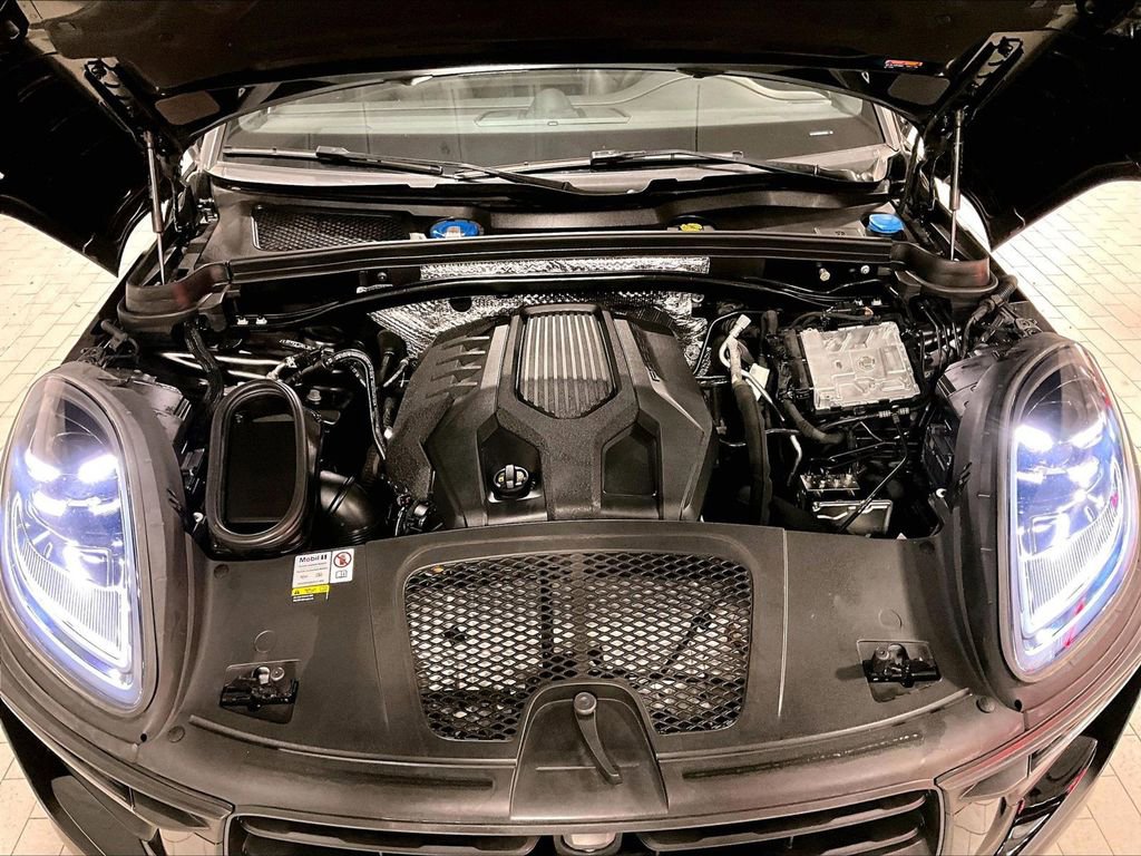 Certified 2023 Porsche Macan AWD/4WD image 15
