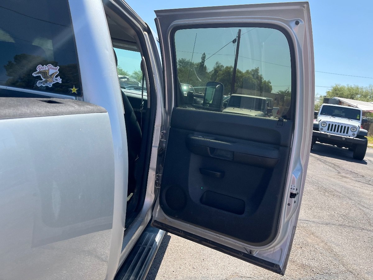 Used 2014 Chevrolet Silverado 3500 LT w/ Interior Plus Package AWD/4WD image 16