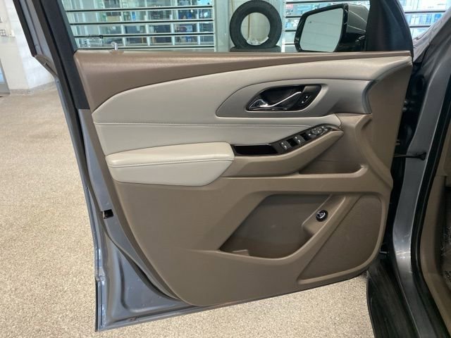 Used 2020 Chevrolet Traverse LT w/ Driver Confidence II Package image 30