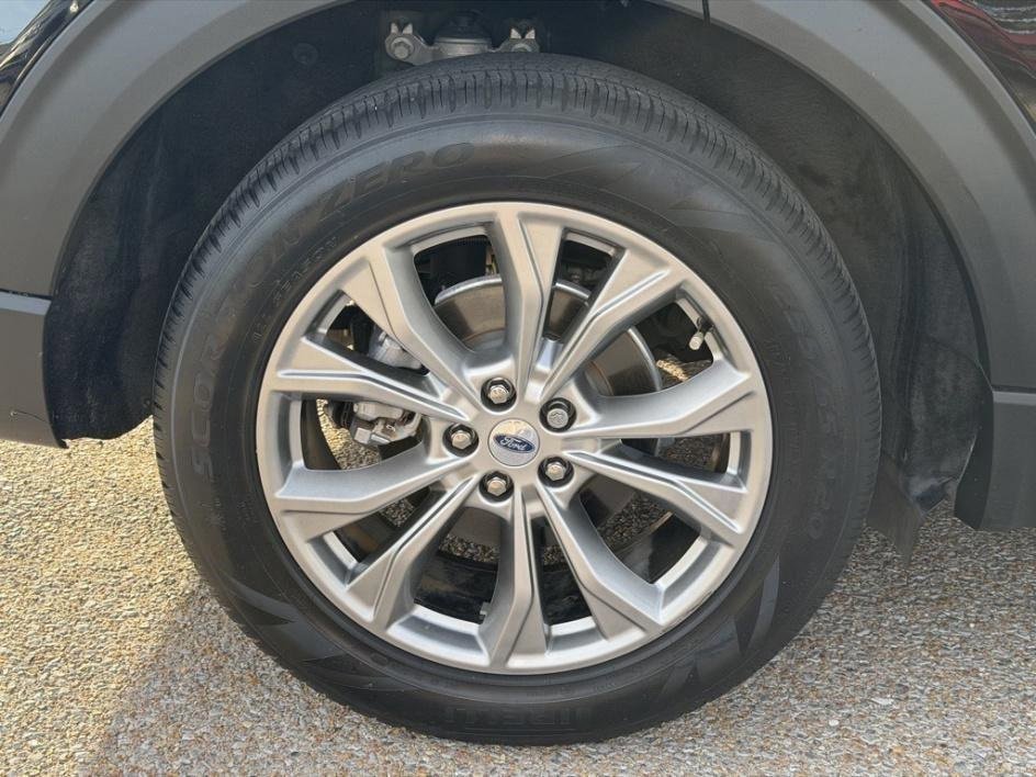 Used 2022 Ford Explorer XLT w/ Equipment Group 202A image 11