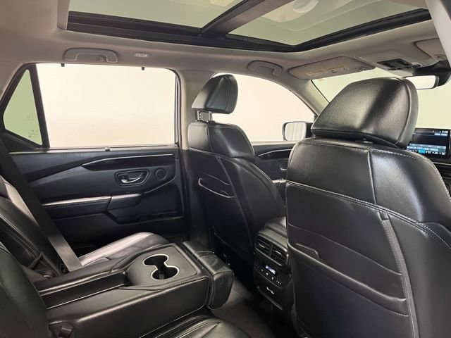 Used 2023 Honda Pilot Touring image 15