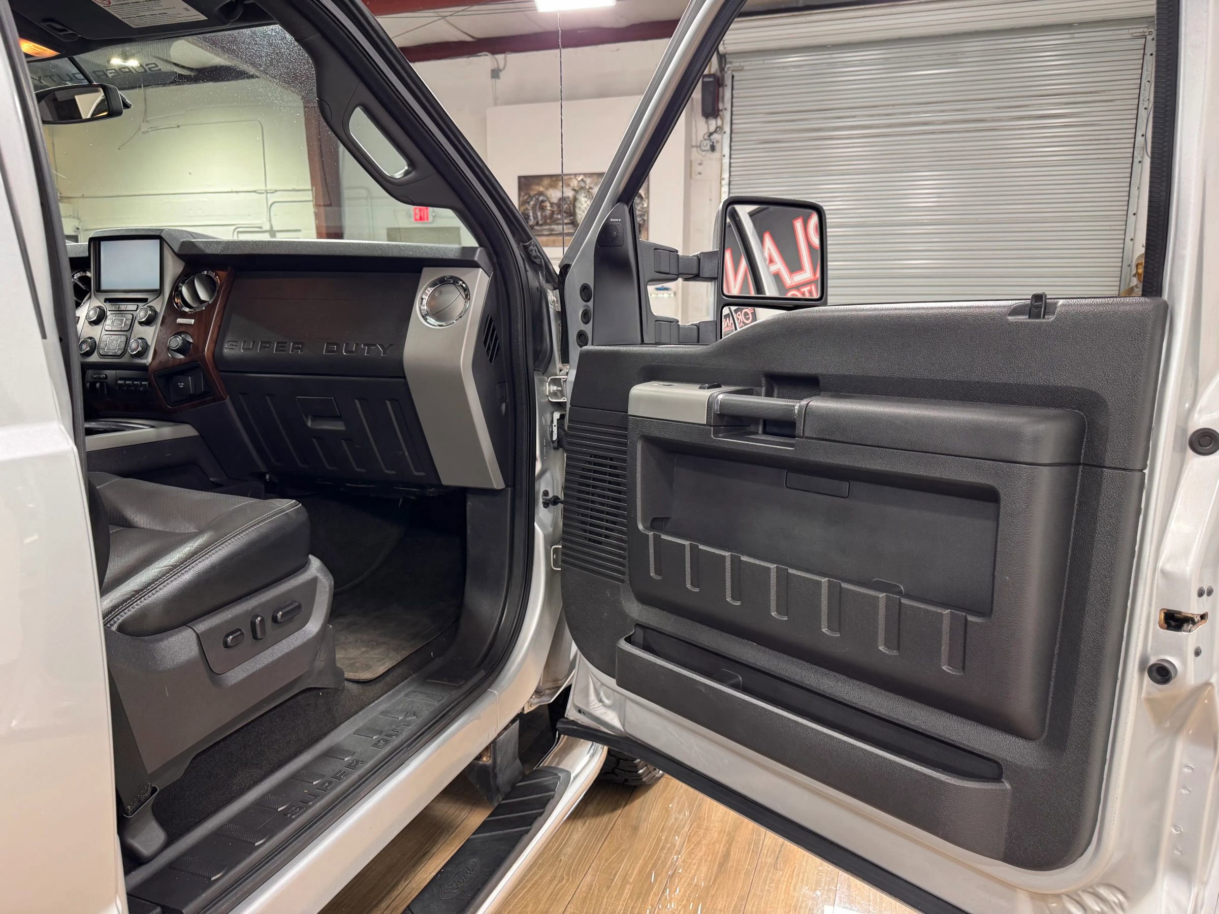 Used 2015 Ford F350 Lariat w/ Lariat Ultimate Package image 19