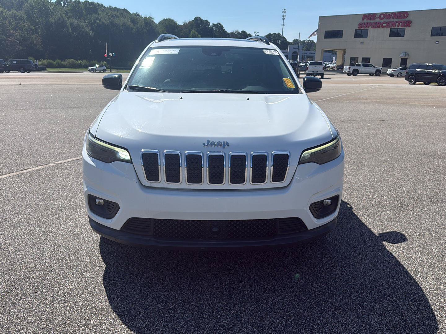 Used 2022 Jeep Cherokee Latitude Lux w/ Sun & Sound Group FWD image 2