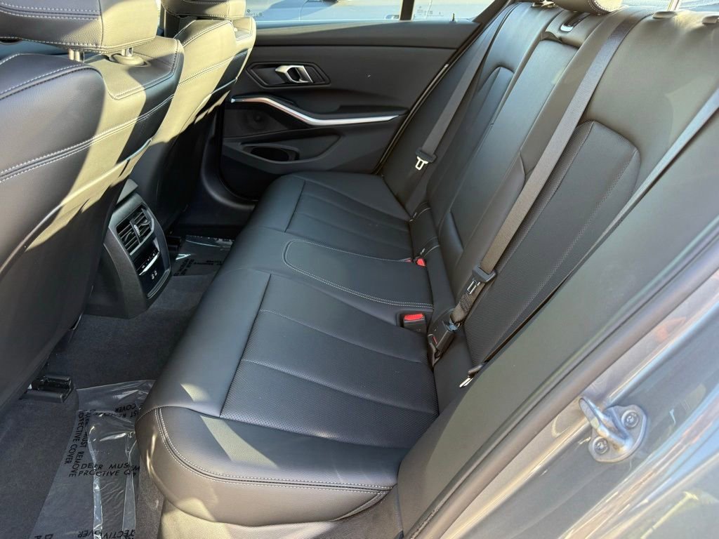 Used 2025 BMW 330i Sedan w/ Convenience Package image 31