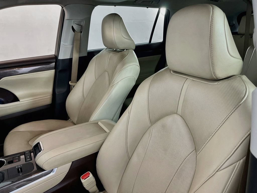 Used 2020 Toyota Highlander Limited FWD image 29