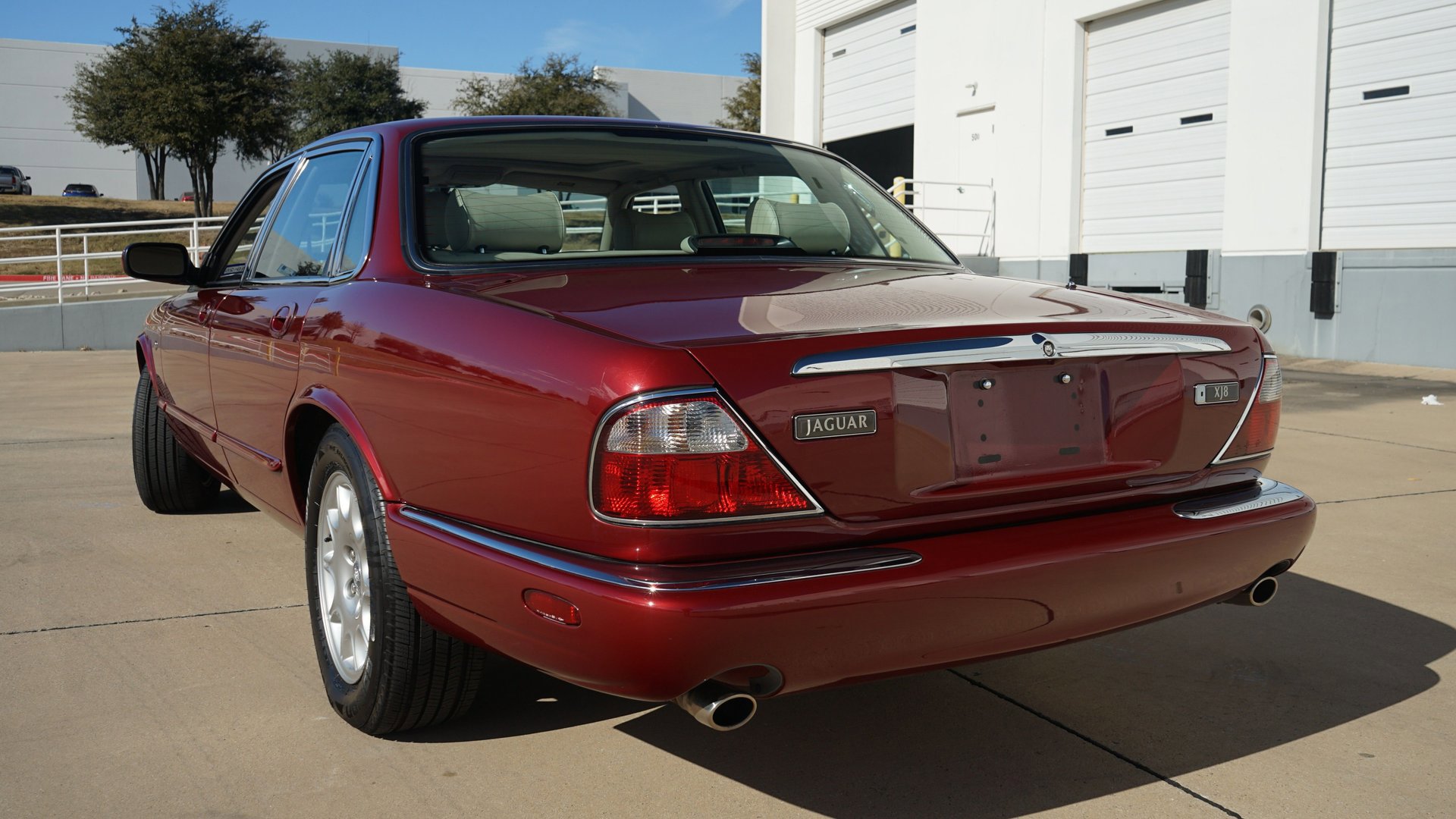 Used 1999 Jaguar XJ8 image 9
