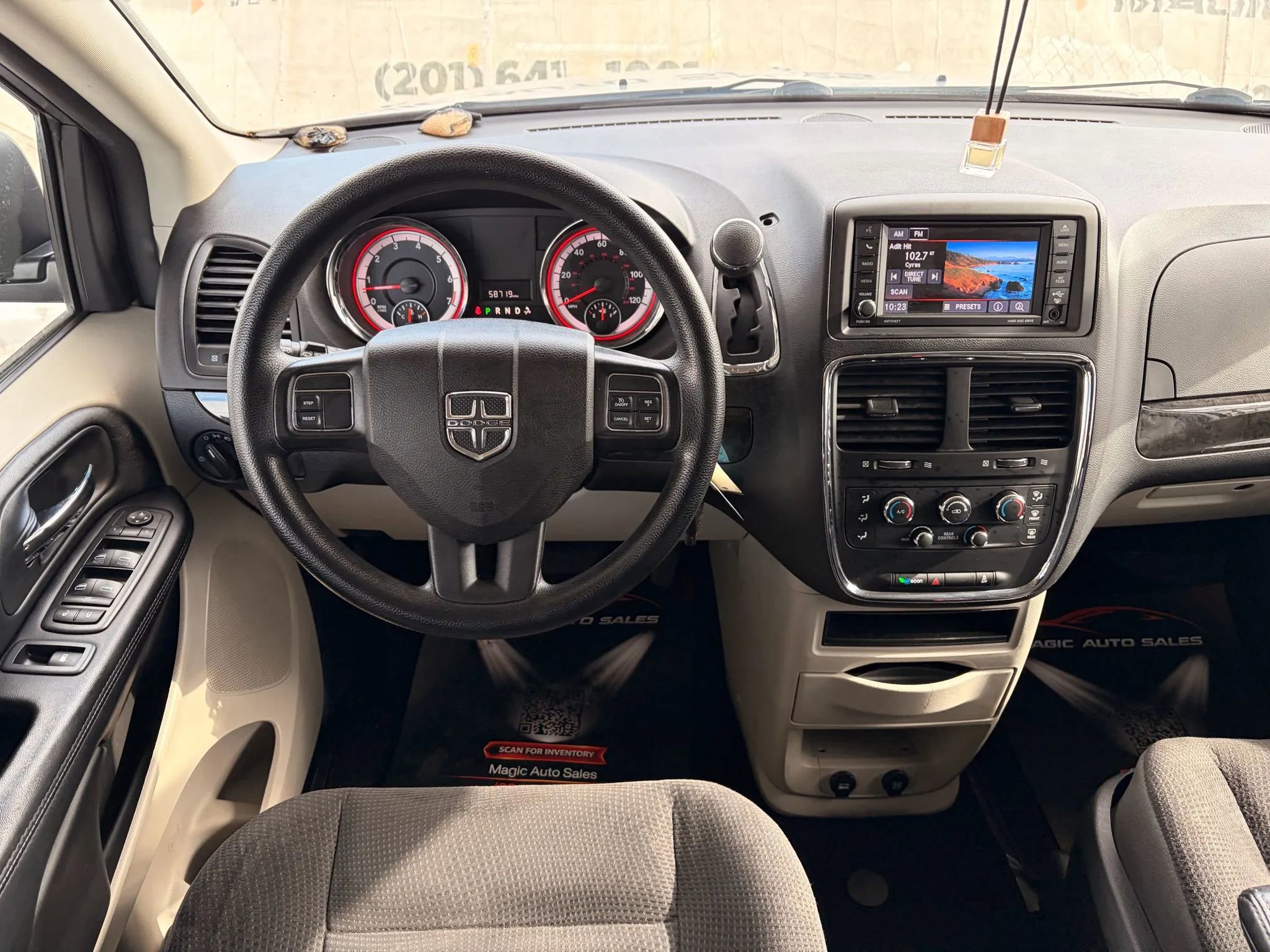 Used 2019 Dodge Grand Caravan SE image 26