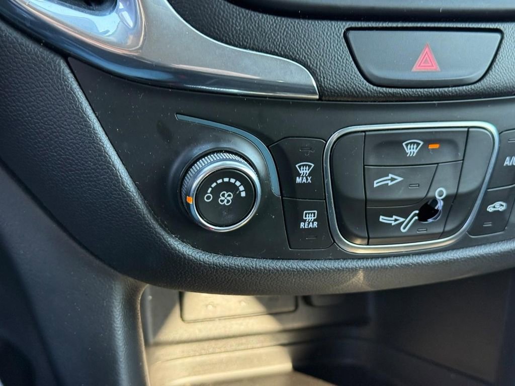 Used 2020 Chevrolet Equinox LT image 21