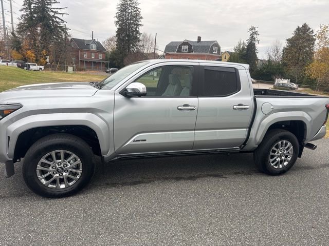 Used 2025 Toyota Tacoma Limited image 5