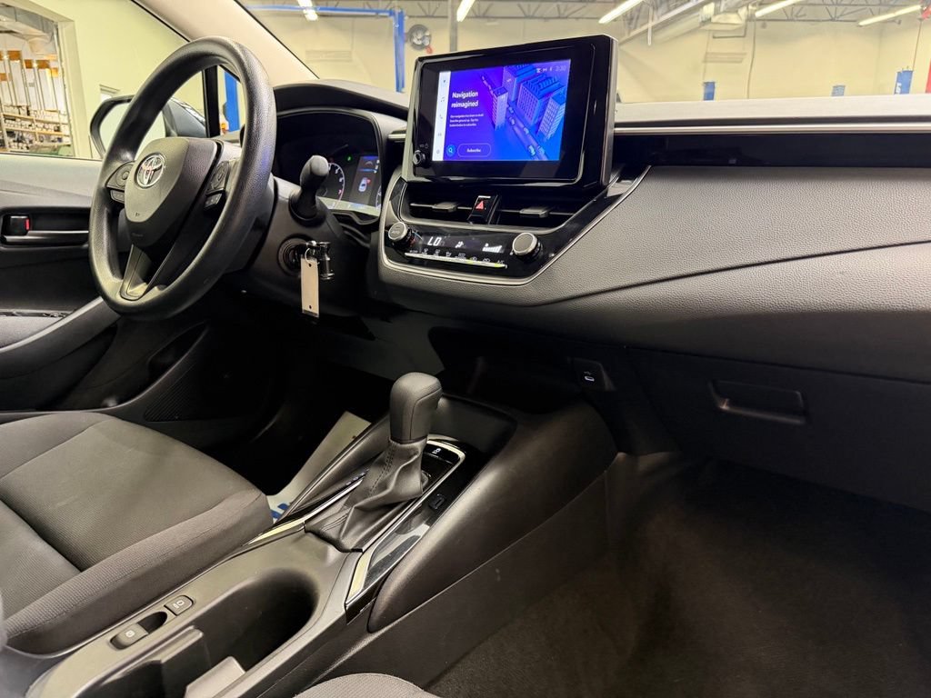 Used 2025 Toyota Corolla LE FWD image 10