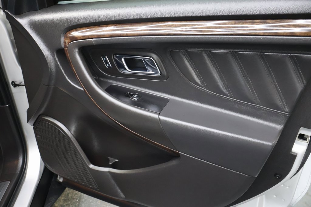 Used 2019 Ford Taurus Limited image 12