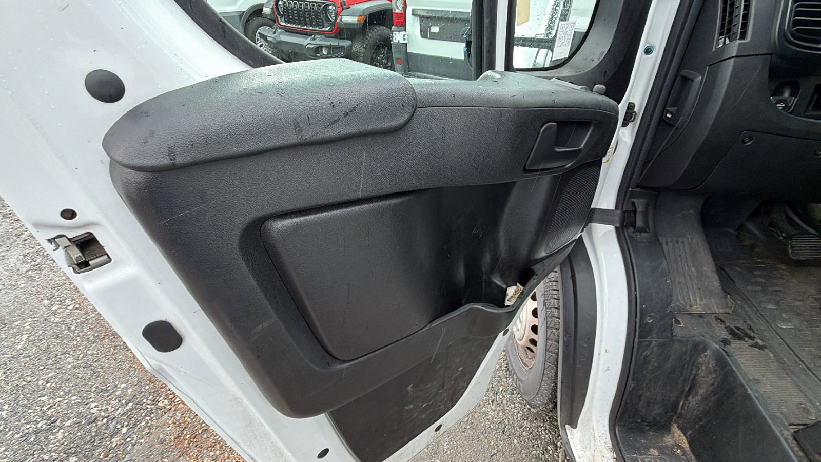 Used 2024 RAM ProMaster 2500 w/ Convenience Group FWD image 15