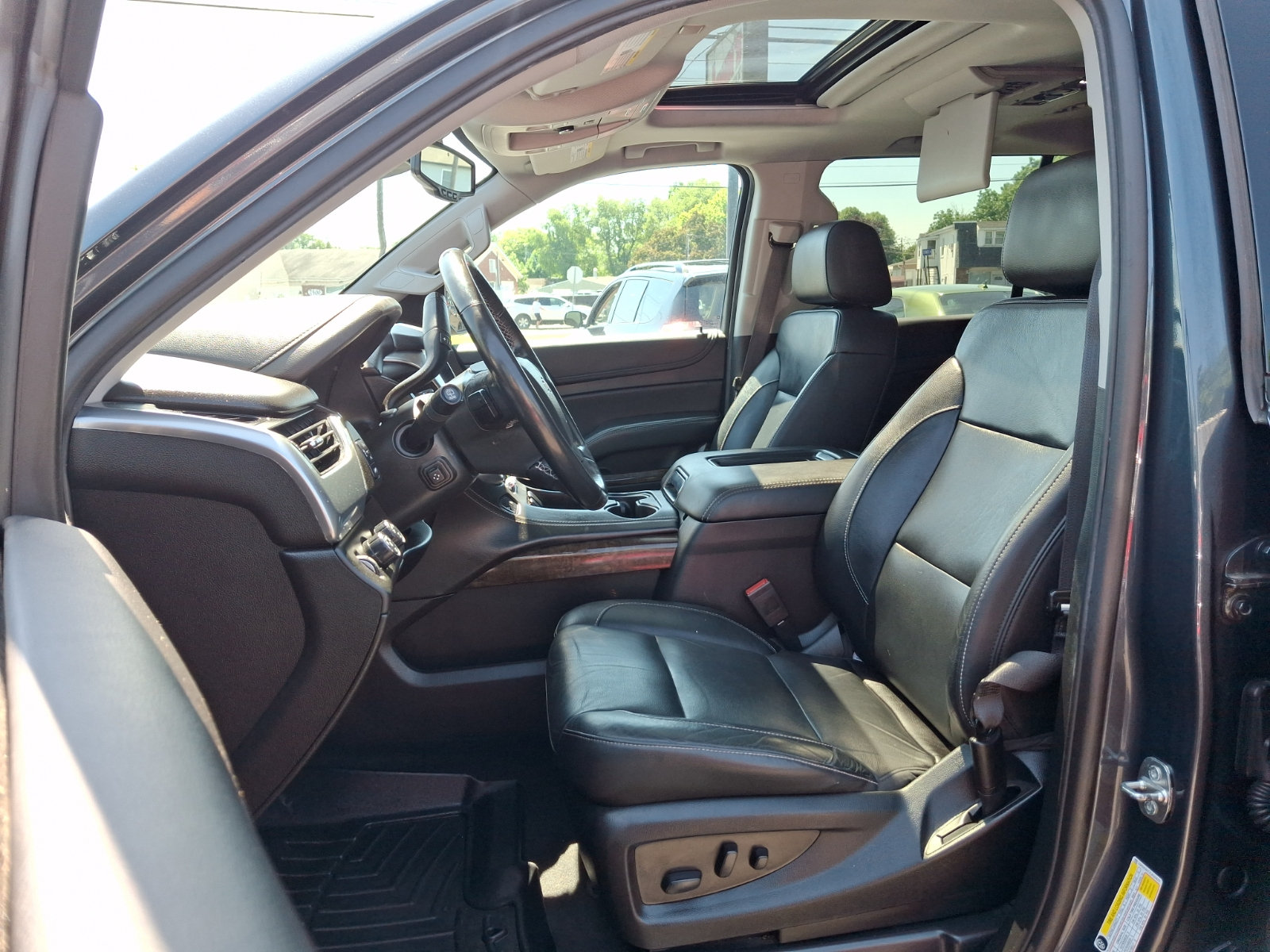 Used 2020 Chevrolet Suburban LT AWD/4WD image 14