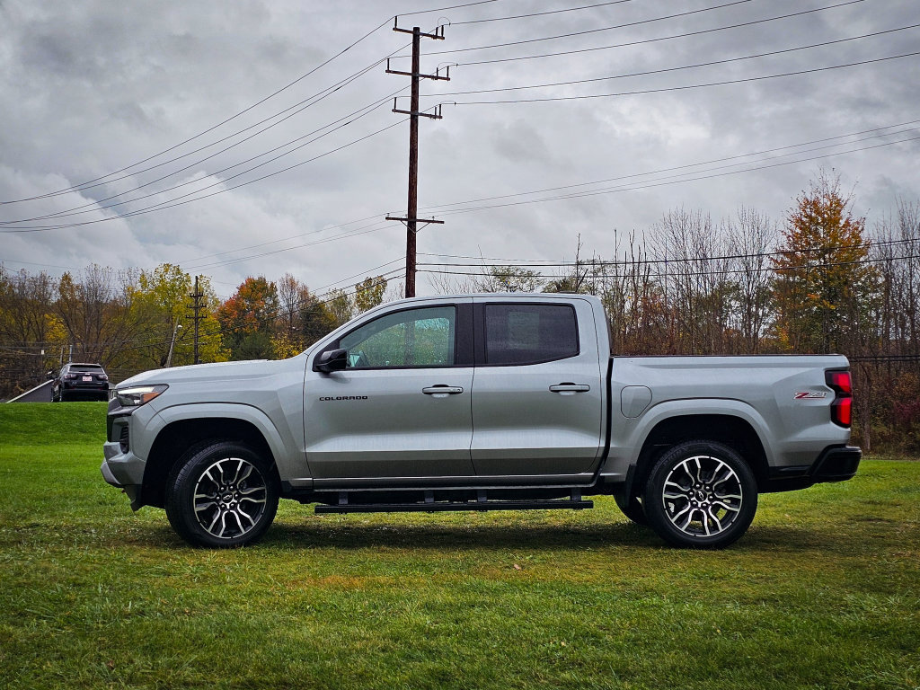Used 2024 Chevrolet Colorado Z71 w/ LPO, Dark Essentials Package AWD/4WD image 9