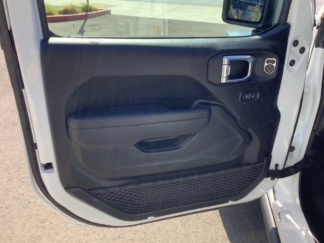Used 2025 Jeep Wrangler Unlimited Rubicon w/ Convenience Group AWD/4WD image 9