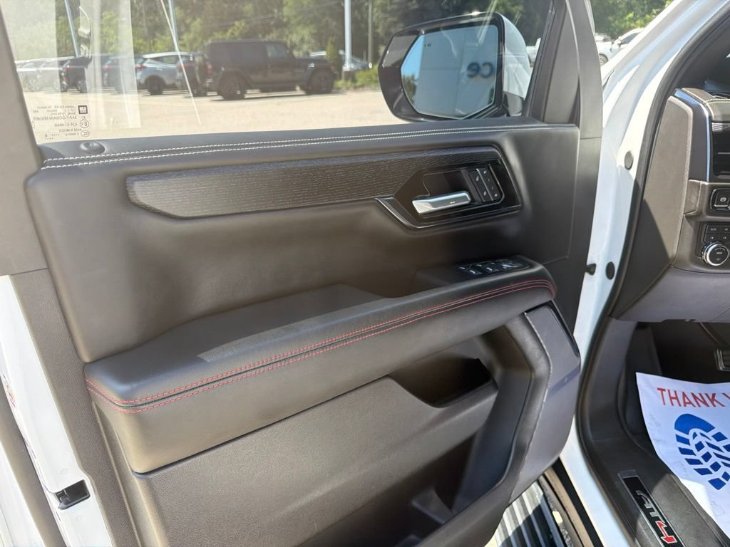 Certified 2025 GMC Yukon AT4 Ultimate w/ LPO, Floor Liner Package AWD/4WD image 31