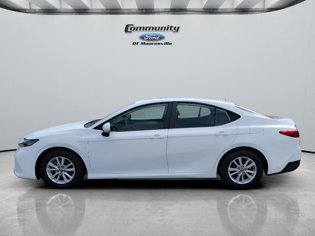 Used 2025 Toyota Camry LE image 5