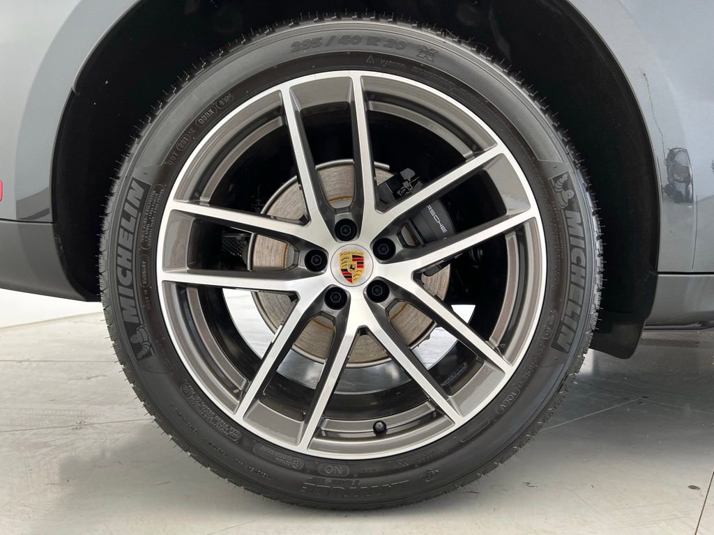 Certified 2025 Porsche Macan image 27