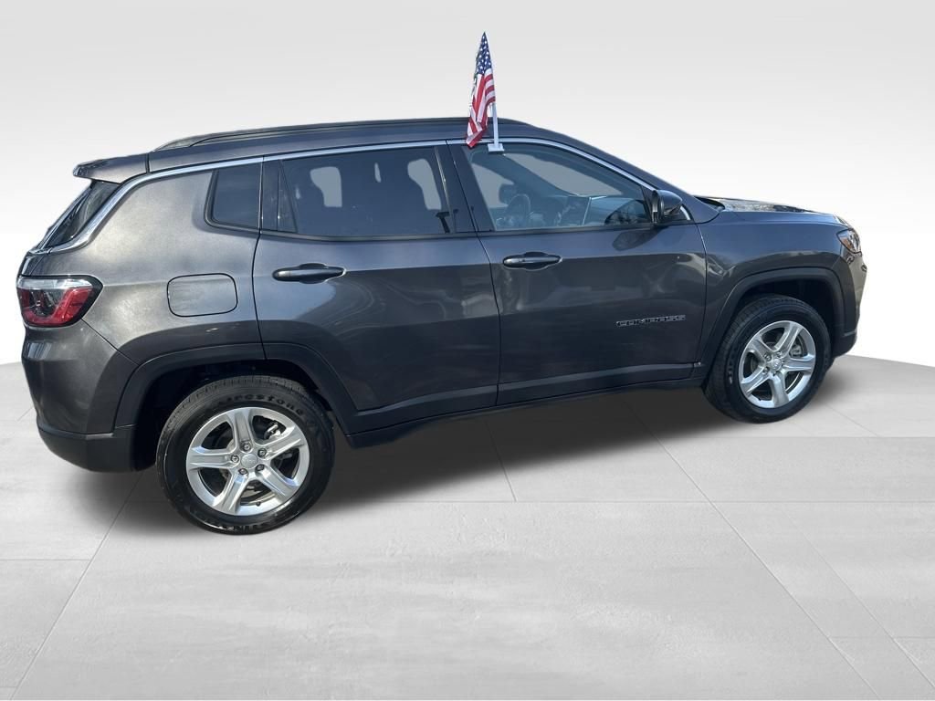 Used 2024 Jeep Compass Latitude image 12